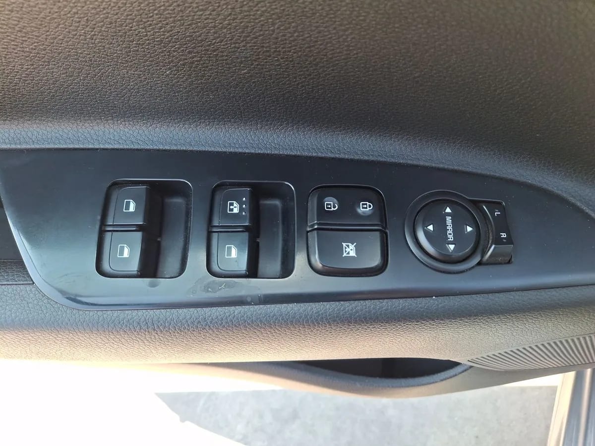 Kia Rio 5 1.4 Ex 4x2 Ac 6mt 5p año 2019