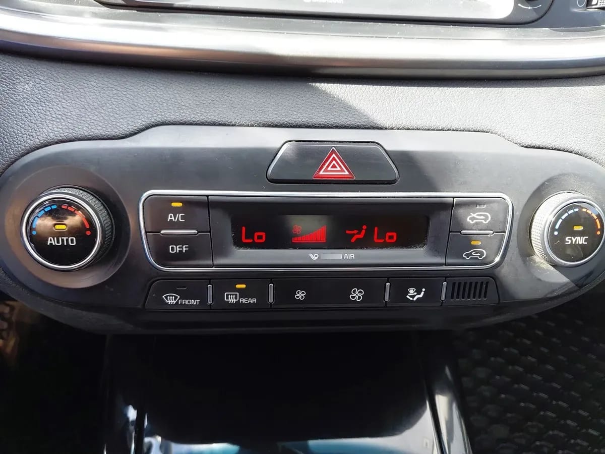 Kia Sorento 2.4 Gtl 2wd Special Pack At6 5p año 2020