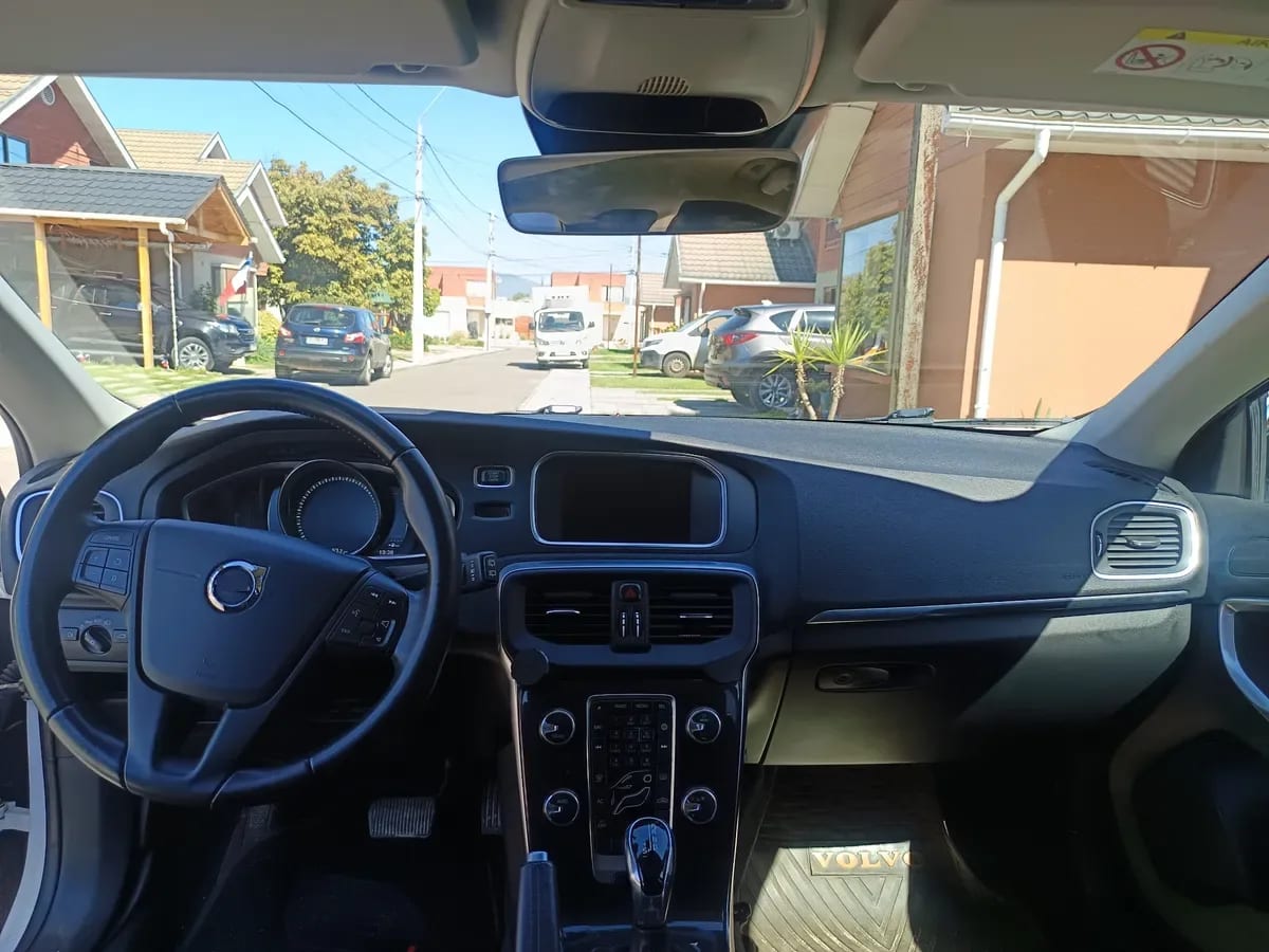 VOLVO V40 2.0 T4 At año 2020