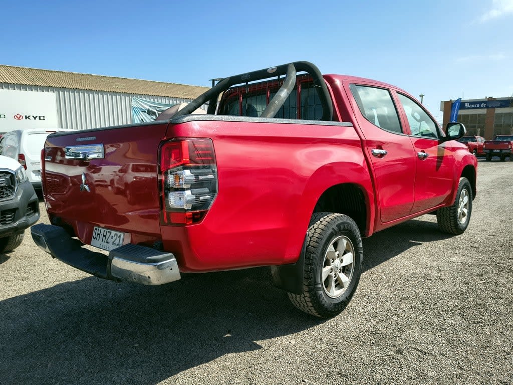 Mitsubishi L200 Katana 2.4 Diesel 4x2 T/m año 2022