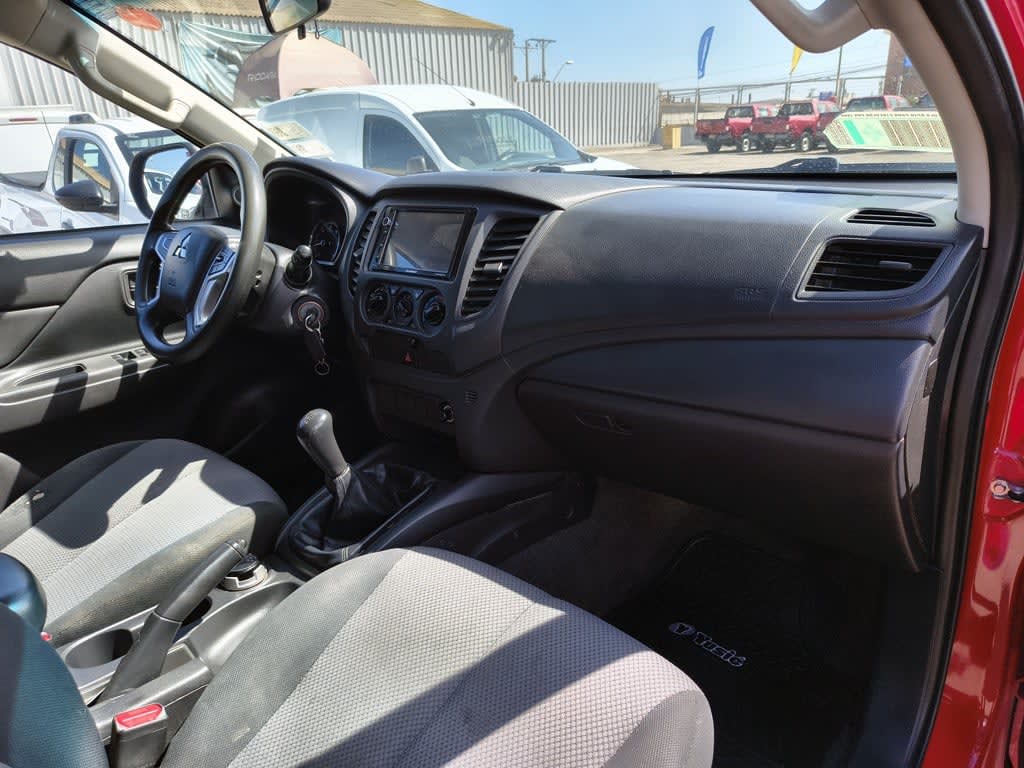 Mitsubishi L200 Katana 2.4 Diesel 4x2 T/m año 2022