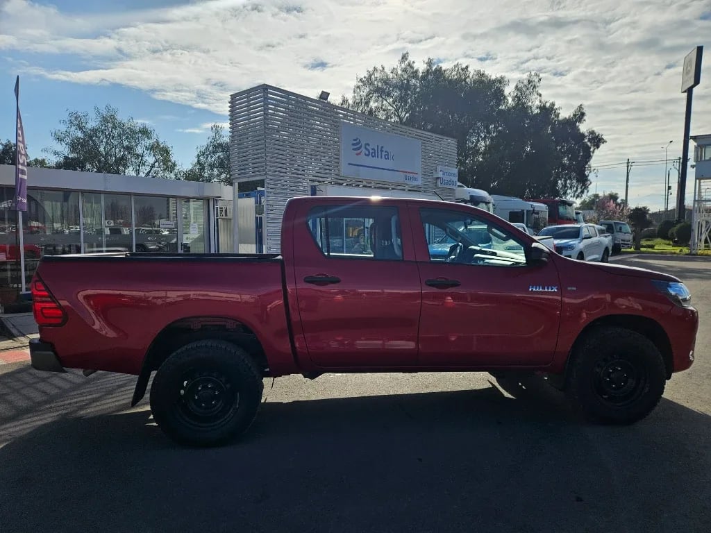 Toyota Hilux Dc 4x4 2.4 D Dx Mt año 2023