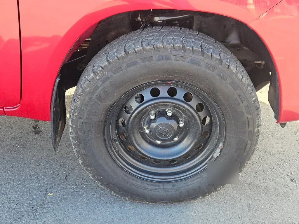 Toyota Hilux Dc 4x4 2.4 D Dx Mt año 2023
