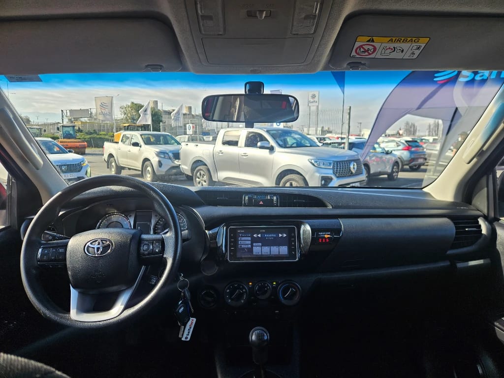 Toyota Hilux Dc 4x4 2.4 D Dx Mt año 2023