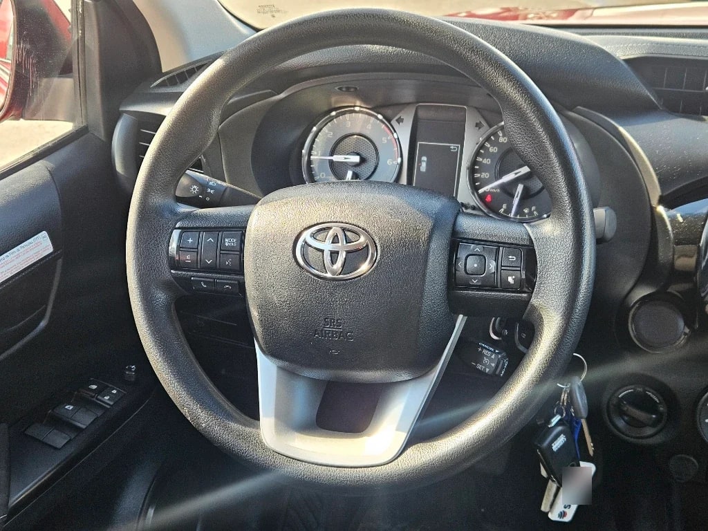 Toyota Hilux Dc 4x4 2.4 D Dx Mt año 2023