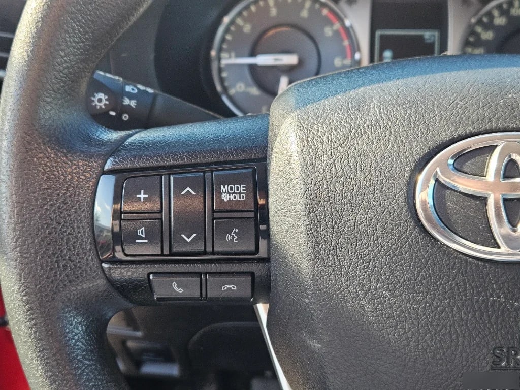 Toyota Hilux Dc 4x4 2.4 D Dx Mt año 2023