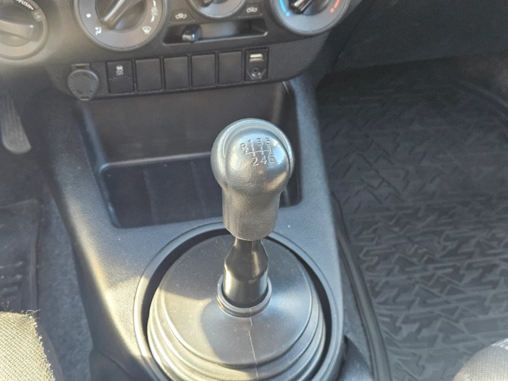 Toyota Hilux Dc 4x4 2.4 D Dx Mt año 2023