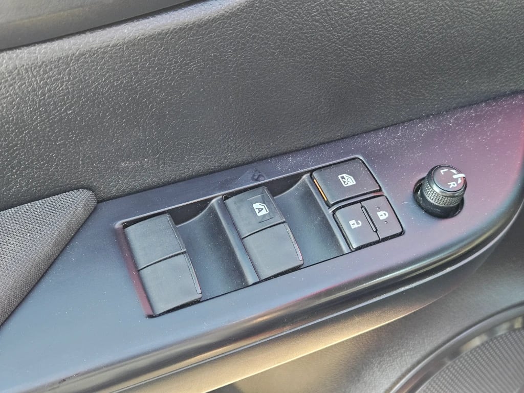 Toyota Hilux Dc 4x4 2.4 D Dx Mt año 2023