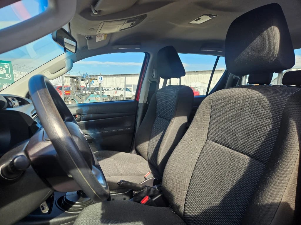 Toyota Hilux Dc 4x4 2.4 D Dx Mt año 2023