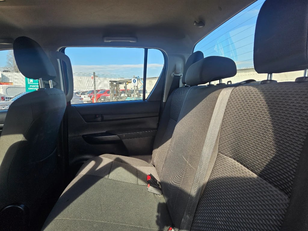 Toyota Hilux Dc 4x4 2.4 D Dx Mt año 2023