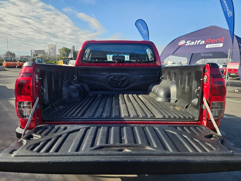 Toyota Hilux Dc 4x4 2.4 D Dx Mt año 2023