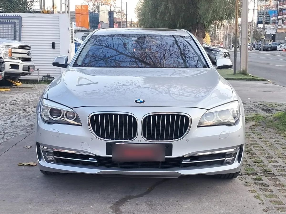 BMW 750 4.4 Li At año 2014