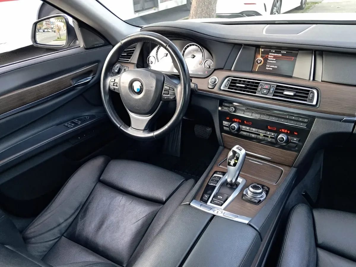 BMW 750 4.4 Li At año 2014
