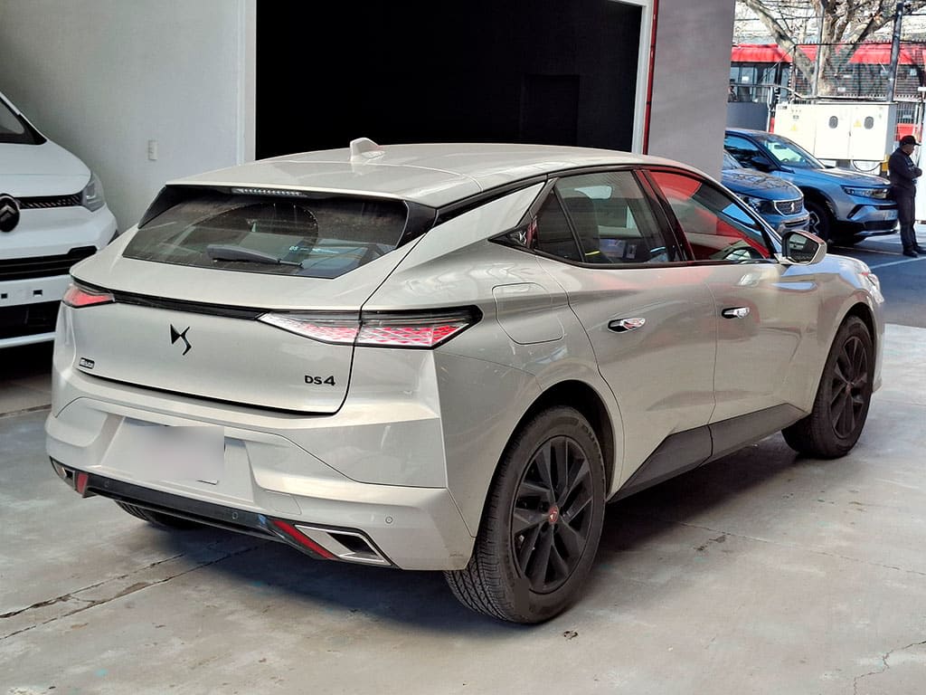 DS Automobiles 4 1.5 Cross Trocadero Bluehdi año 2024