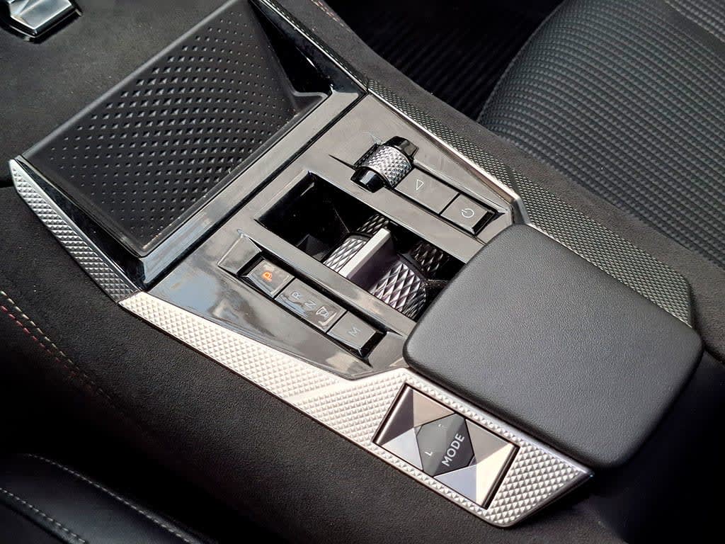 DS Automobiles 4 1.5 Cross Trocadero Bluehdi año 2024