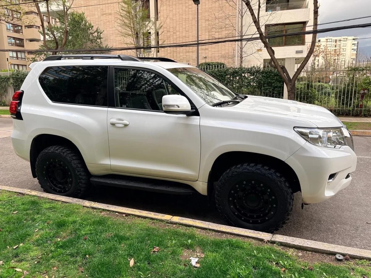 TOYOTA LAND CRUISER 4.0 Vx At 4x4 año 2022