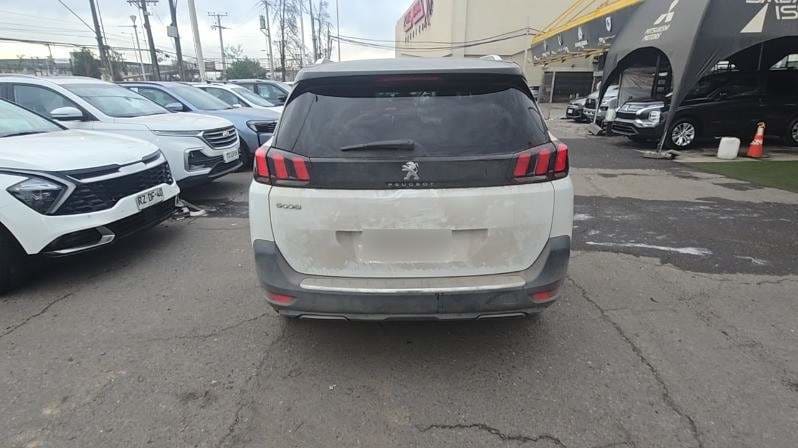 Peugeot 5008 1.5 Allure Pack Bluehdi 130 4x2 Eat8 5p año 2023