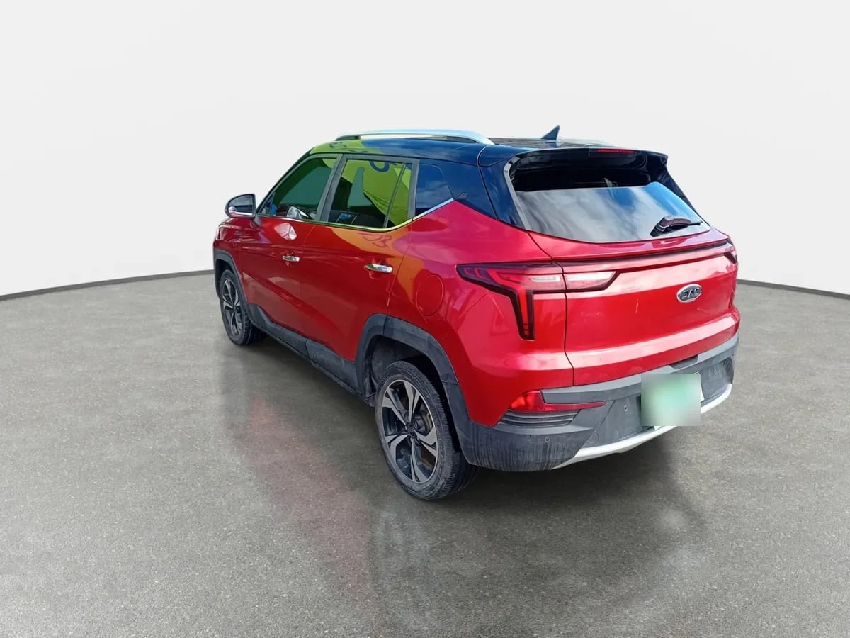 JAC Js4 1.5 Luxury 4x2 Bicolor Mt 5p año 2023