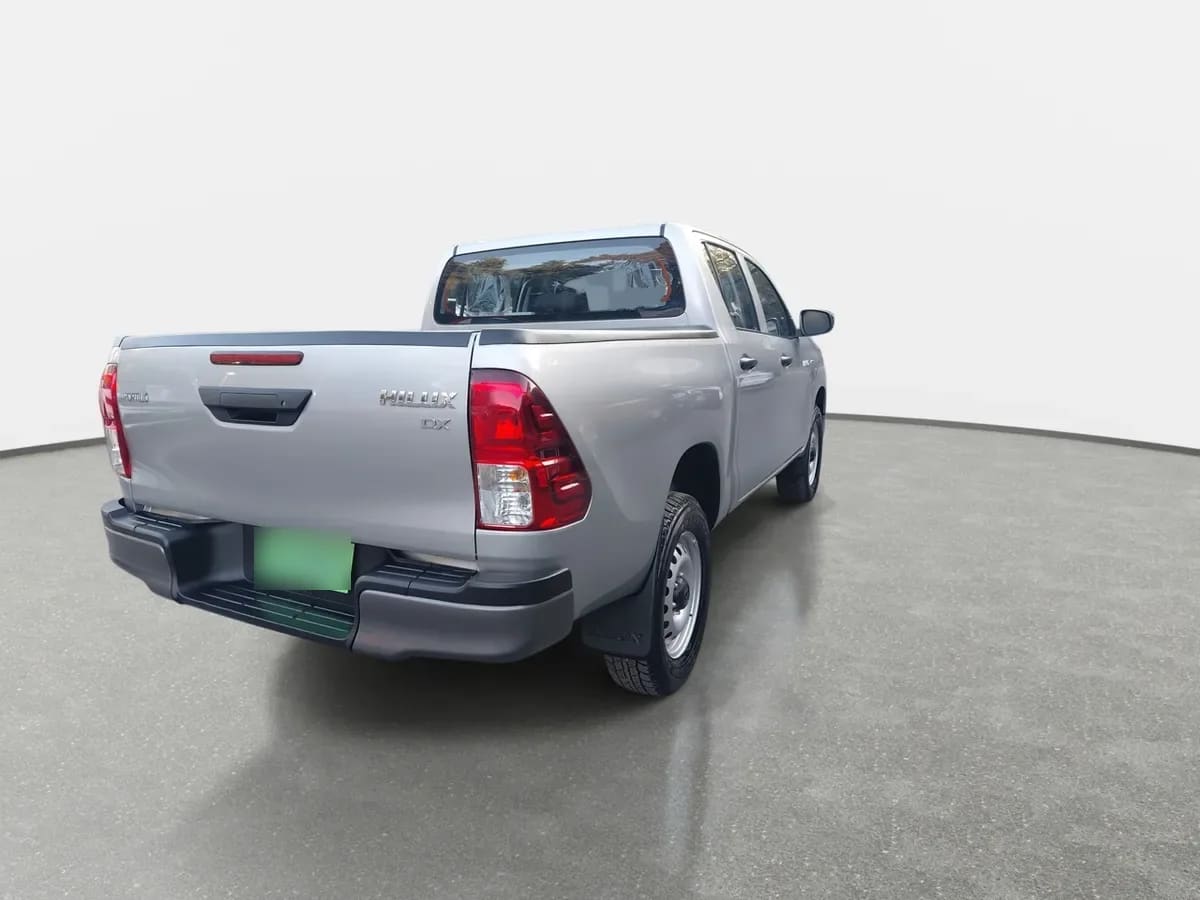 Toyota Hilux 2.4 Dx Diesel 4x2 Dob. Cab. Mt 4p año 2025