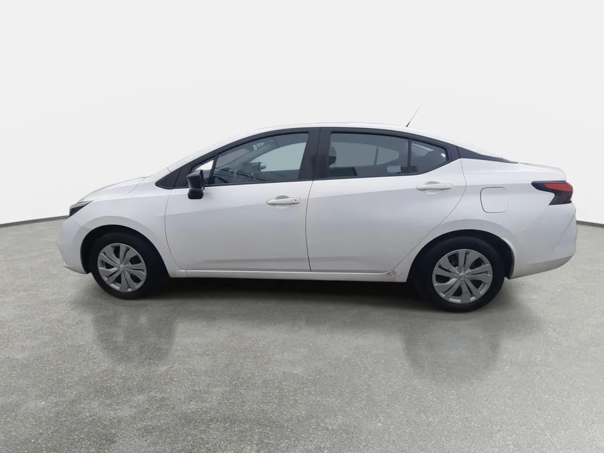 Nissan Versa 1.6 Sense 4x2 Mt 4p año 2023