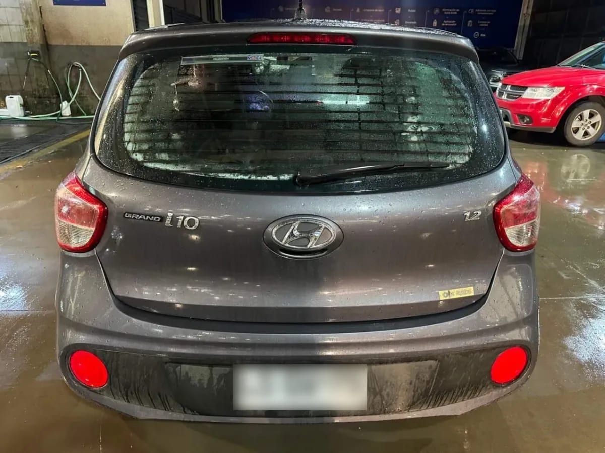 Hyundai Grand I10 1.2 Gls 4x2 Hb Ac 2ab Abs Mt 5p año 2020