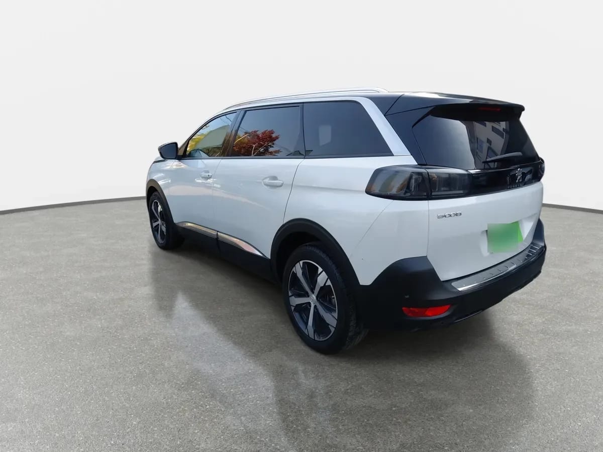 Peugeot 5008 1.5 Allure Pack Bluehdi 130 4x2 Eat8 5p año 2024