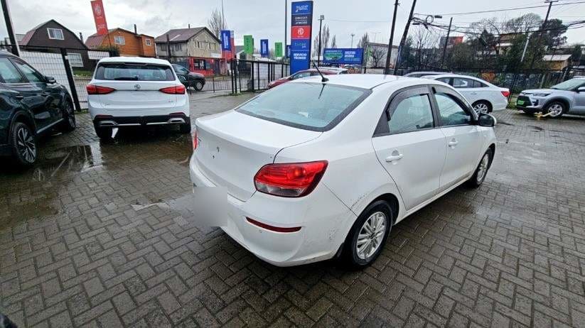 Kia Soluto 1.4 Ex Full 4x2 Srf Mt 4p año 2024