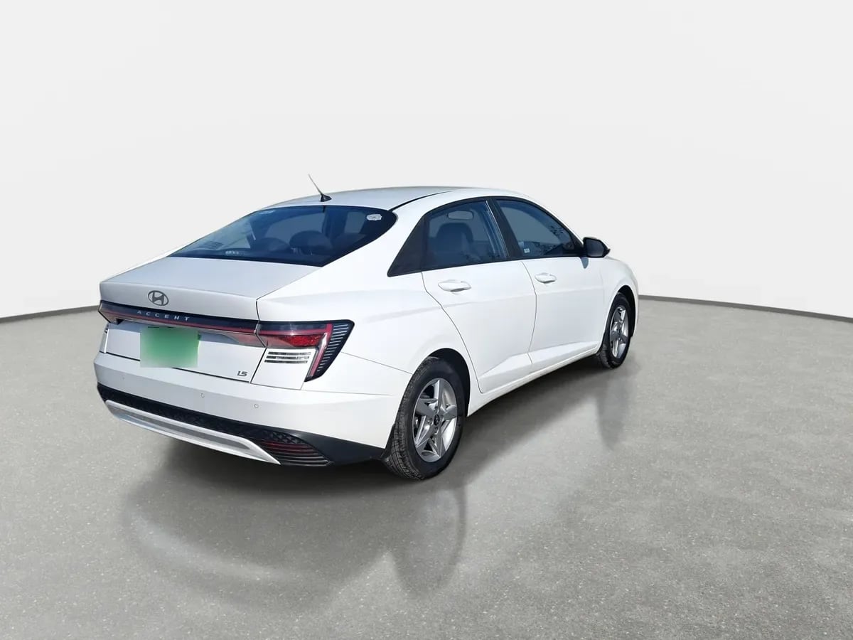 Hyundai Accent 1.5 Plus 4x2 At 4p año 2024