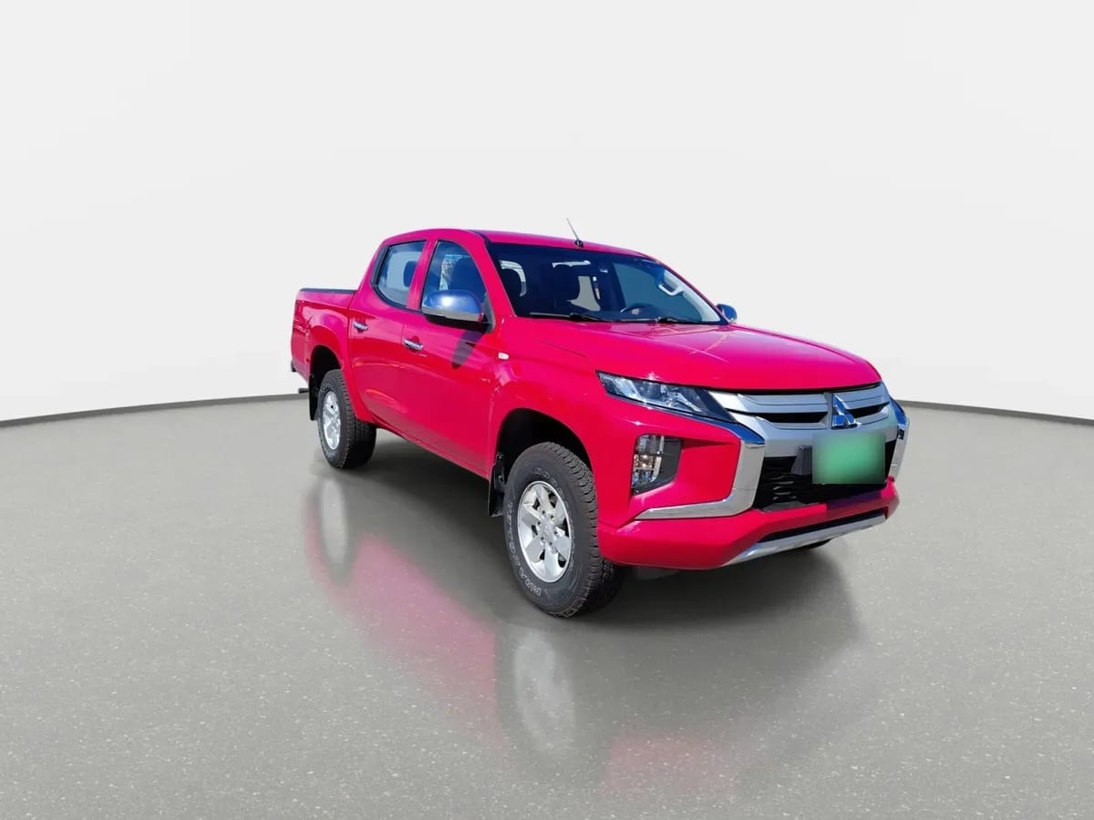 Mitsubishi L200 2.2 Katana Crt Diesel Dob. Cab. 4x4 Mt 4p año 2024