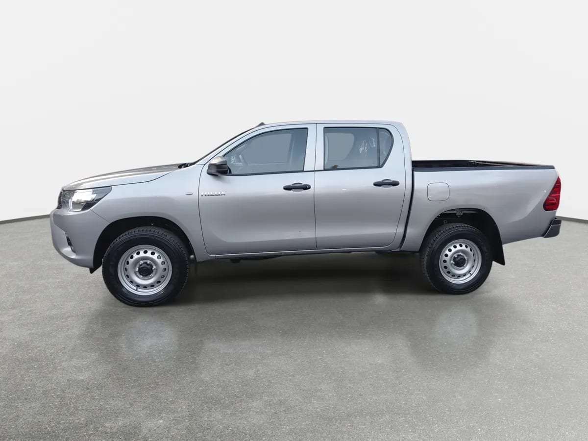 Toyota Hilux 2.4 Dx Diesel 4x2 Dob. Cab. Mt 4p año 2025