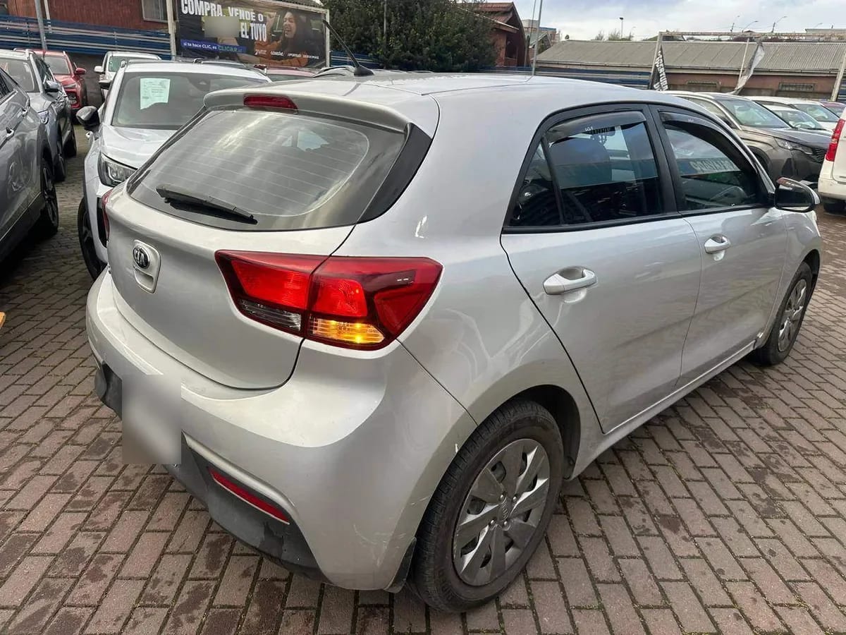 Kia Rio 5 1.4 Ex 4x2 Ac Ci 6mt 5p año 2021