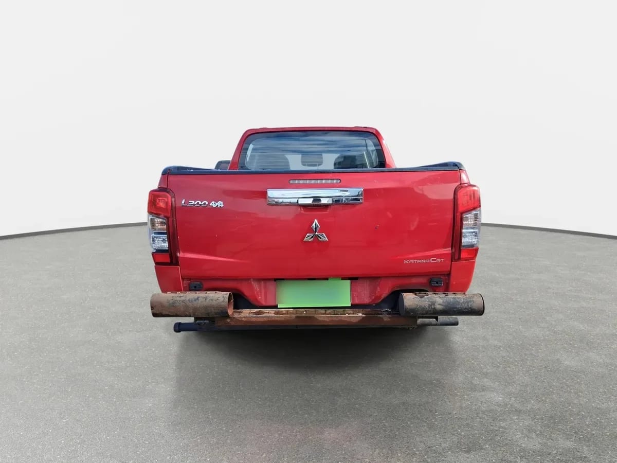Mitsubishi L200 2.2 Katana Crt Diesel Dob. Cab. 4x4 Mt 4p año 2024