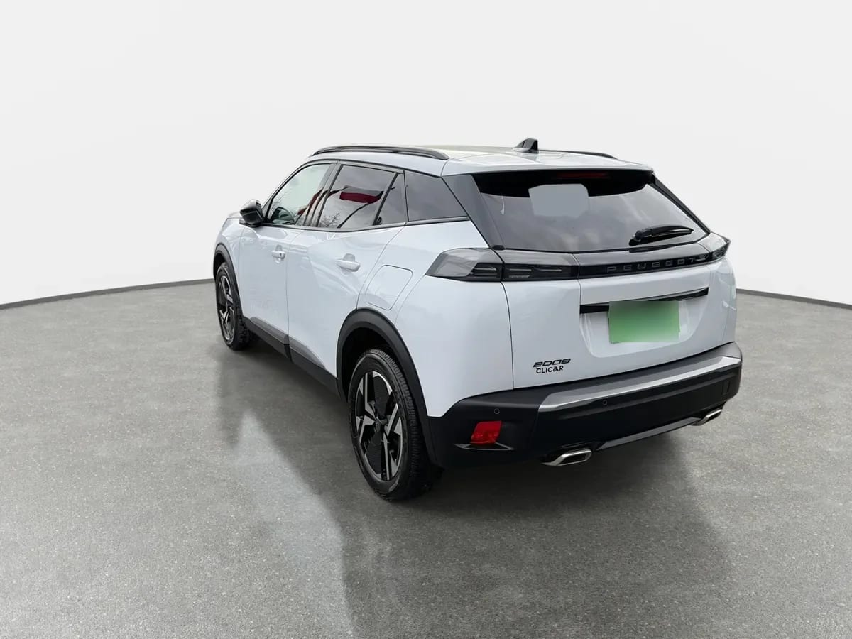Peugeot 2008 1.2 Allure Pack Puretech 130 4x2 Mt 5p año 2024