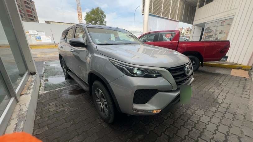 Toyota Fortunner 2.8 Sr5 Tdi Diesel 4x4 Mt 5p año 2024