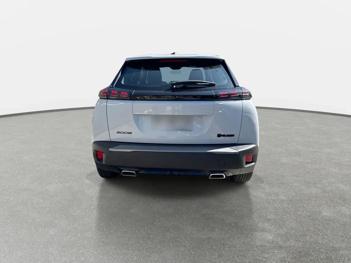 Peugeot 2008 1.2 Active Pack Puretech 130hp 4x2 Mt 5p año 2025