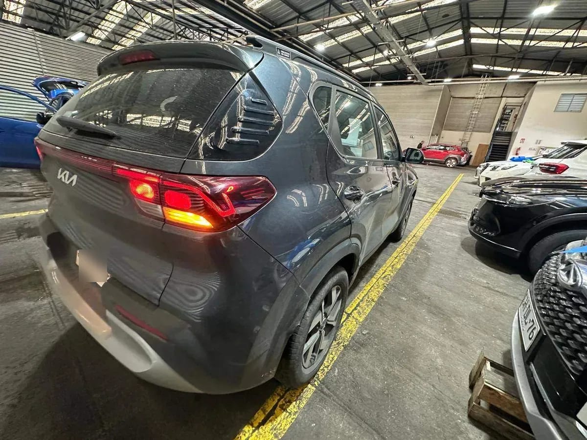 Kia Sonet 1.5 Ex 4x2 6mt 5p año 2022