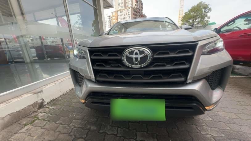 Toyota Fortunner 2.8 Sr5 Tdi Diesel 4x4 Mt 5p año 2024