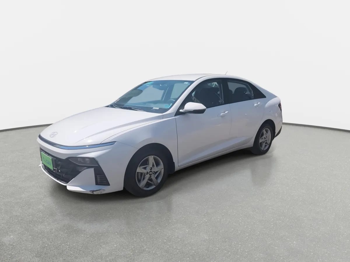 Hyundai Accent 1.5 Plus 4x2 At 4p año 2025