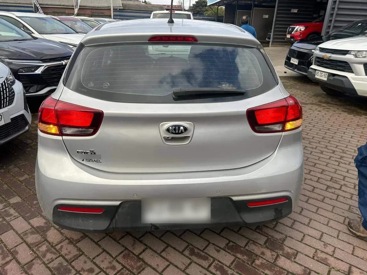Kia Rio 5 1.4 Ex 4x2 Ac Ci 6mt 5p año 2021