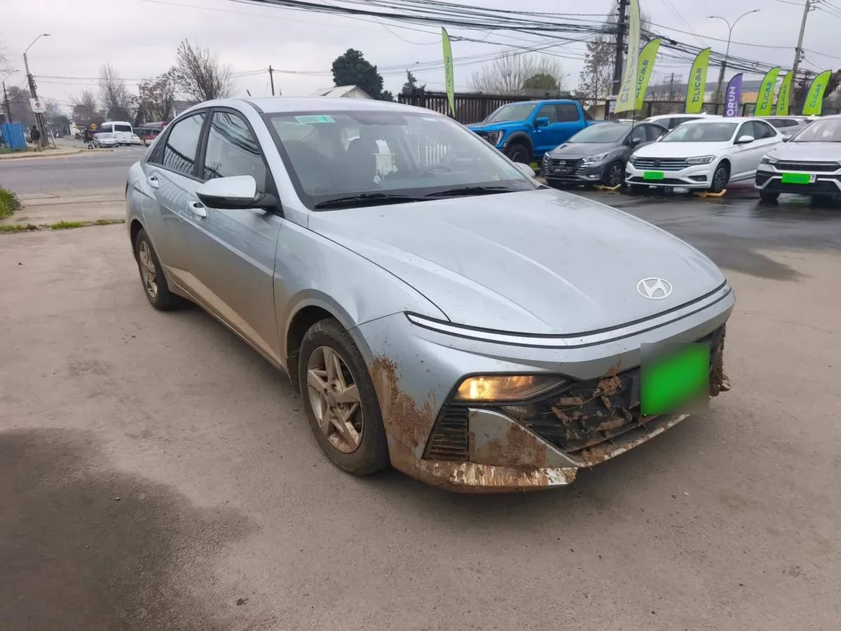 Hyundai Accent 1.5 Plus 4x2 Mt 4p año 2024