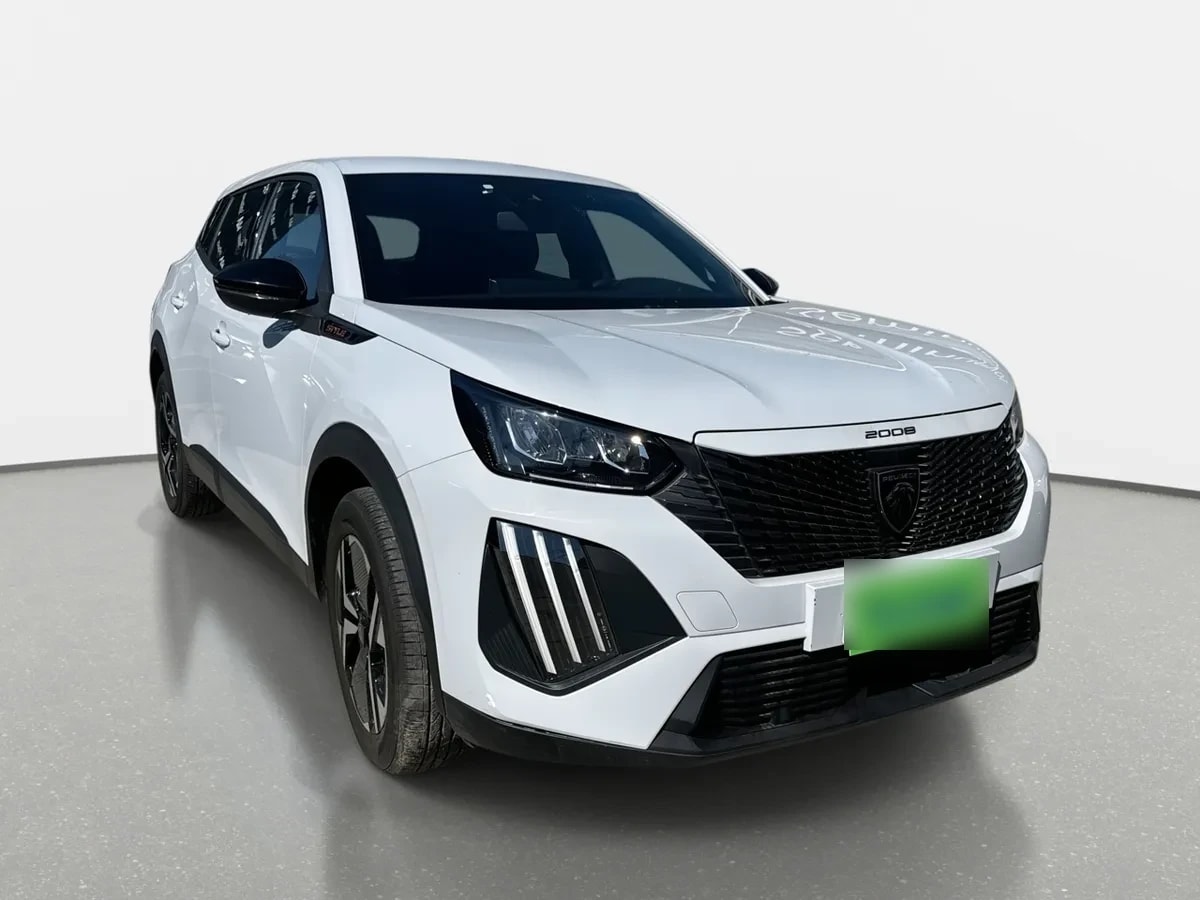Peugeot 2008 1.2 Active Pack Puretech 130hp 4x2 Mt 5p año 2025
