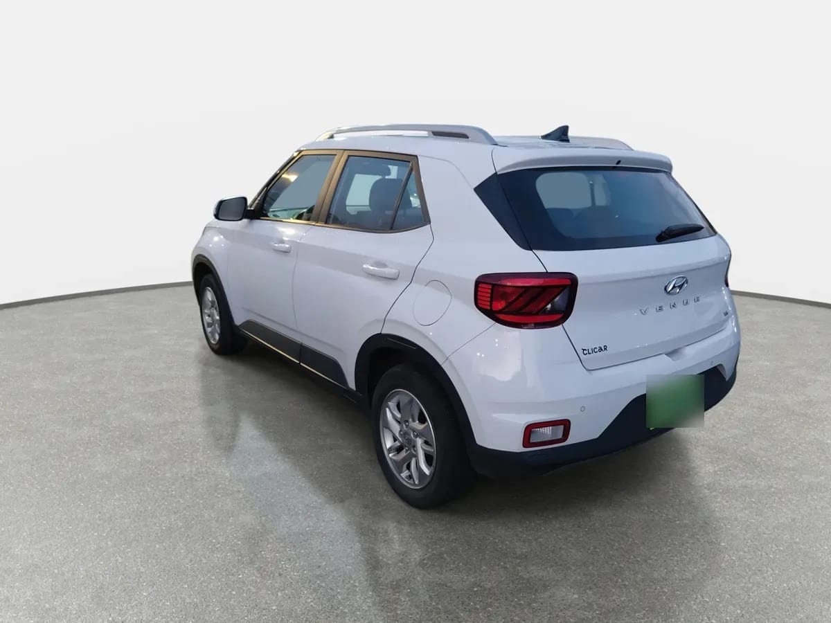Hyundai Venue 1.6 Qx Plus 4x2 Mt 5p año 2023