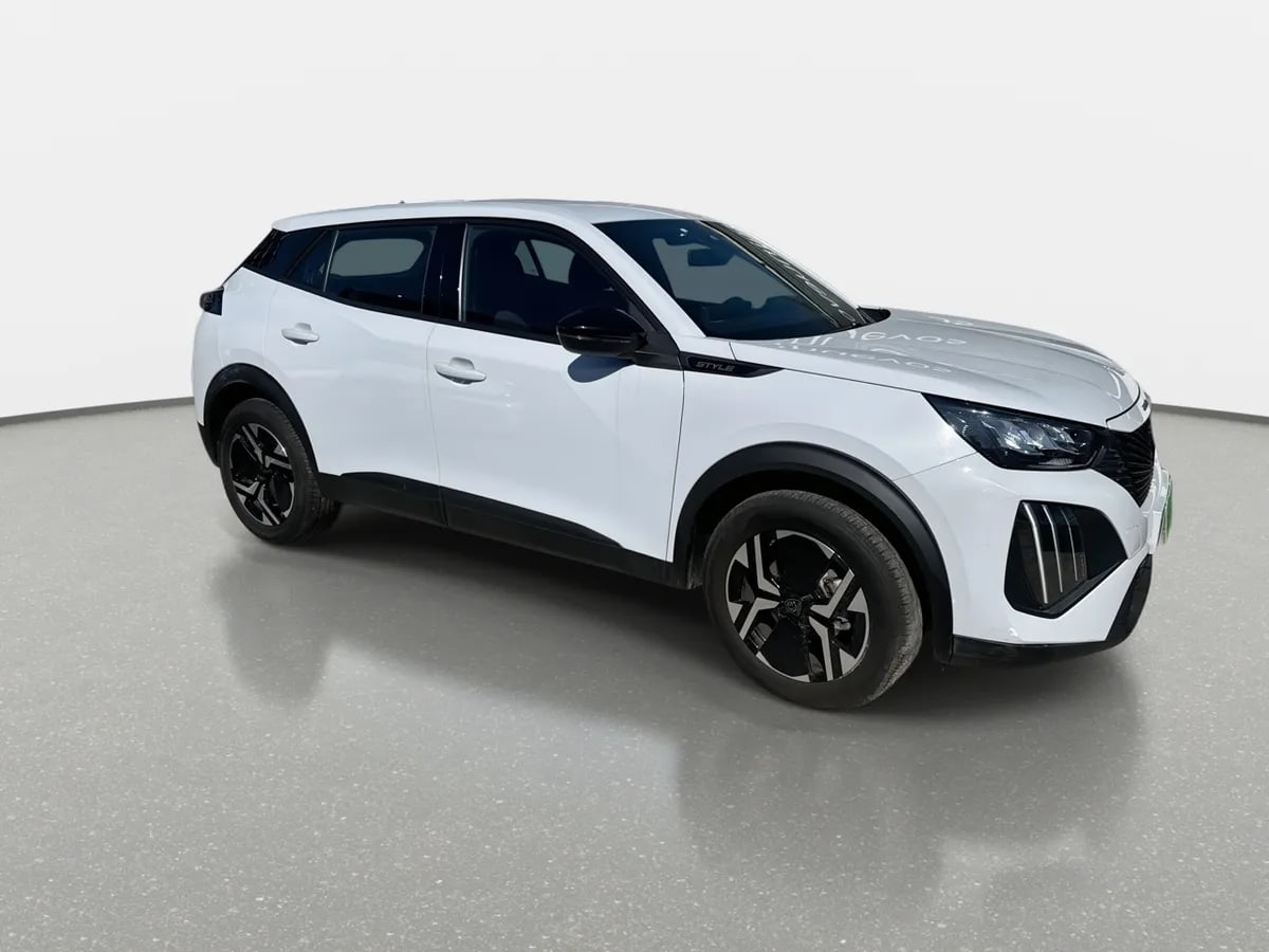 Peugeot 2008 1.2 Active Pack Puretech 130hp 4x2 Mt 5p año 2025
