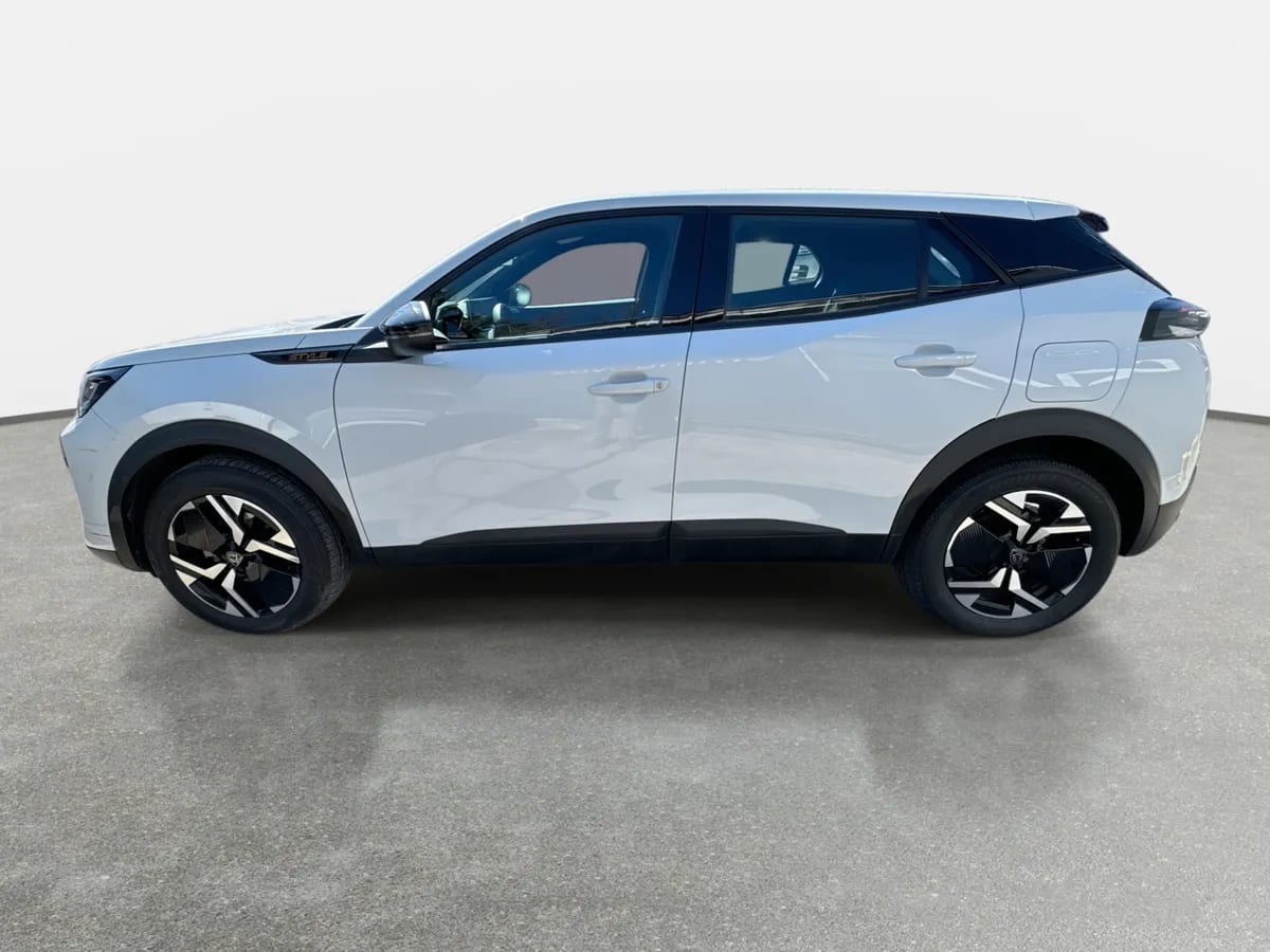 Peugeot 2008 1.2 Active Pack Puretech 130hp 4x2 Mt 5p año 2025