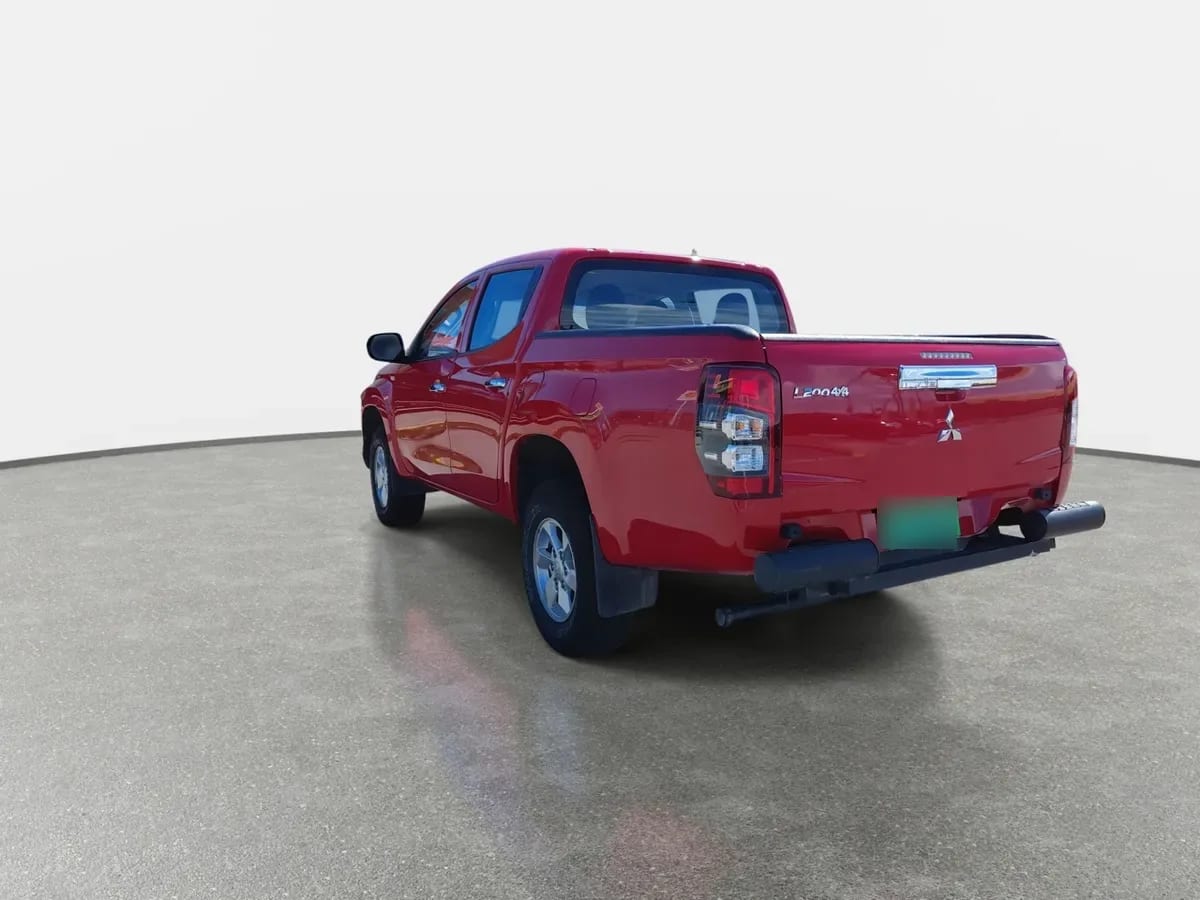 Mitsubishi L200 2.2 Katana Crt Diesel Dob. Cab. 4x4 Mt 4p año 2024