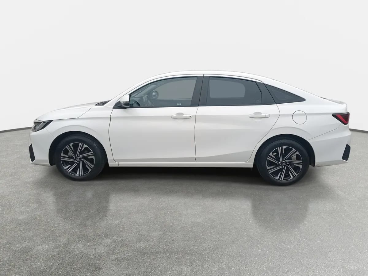 Toyota Yaris 1.5 E 4x2 Sdn Mt 4p año 2023