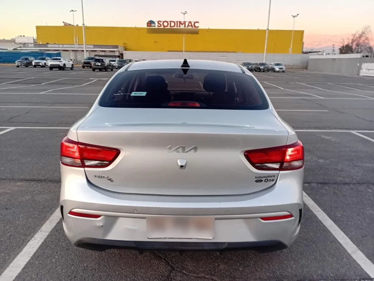 Kia Rio4 1.4 Lx 4x2 Ac Dab 6mt 4p año 2023