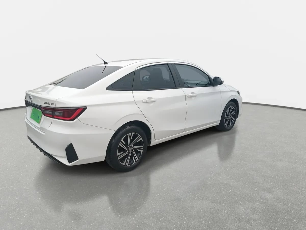 Toyota Yaris 1.5 E 4x2 Sdn Mt 4p año 2023
