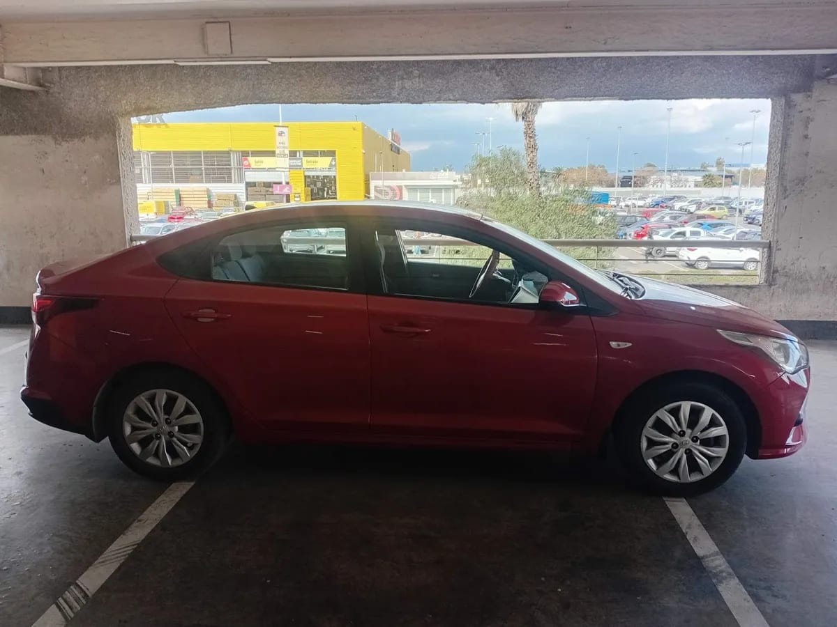 Hyundai Accent 1.4 Hci Plus 4x2 Mt 4p año 2022
