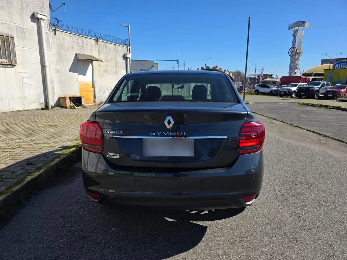 Renault Symbol 1.6 Intens 4x2 Mt 4p año 2017